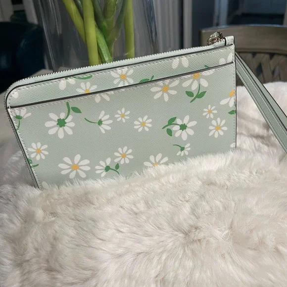 Kate Spade Lucy Day Tripper Daisy Medium L-Zip Wristlet - Picture 5 of 10